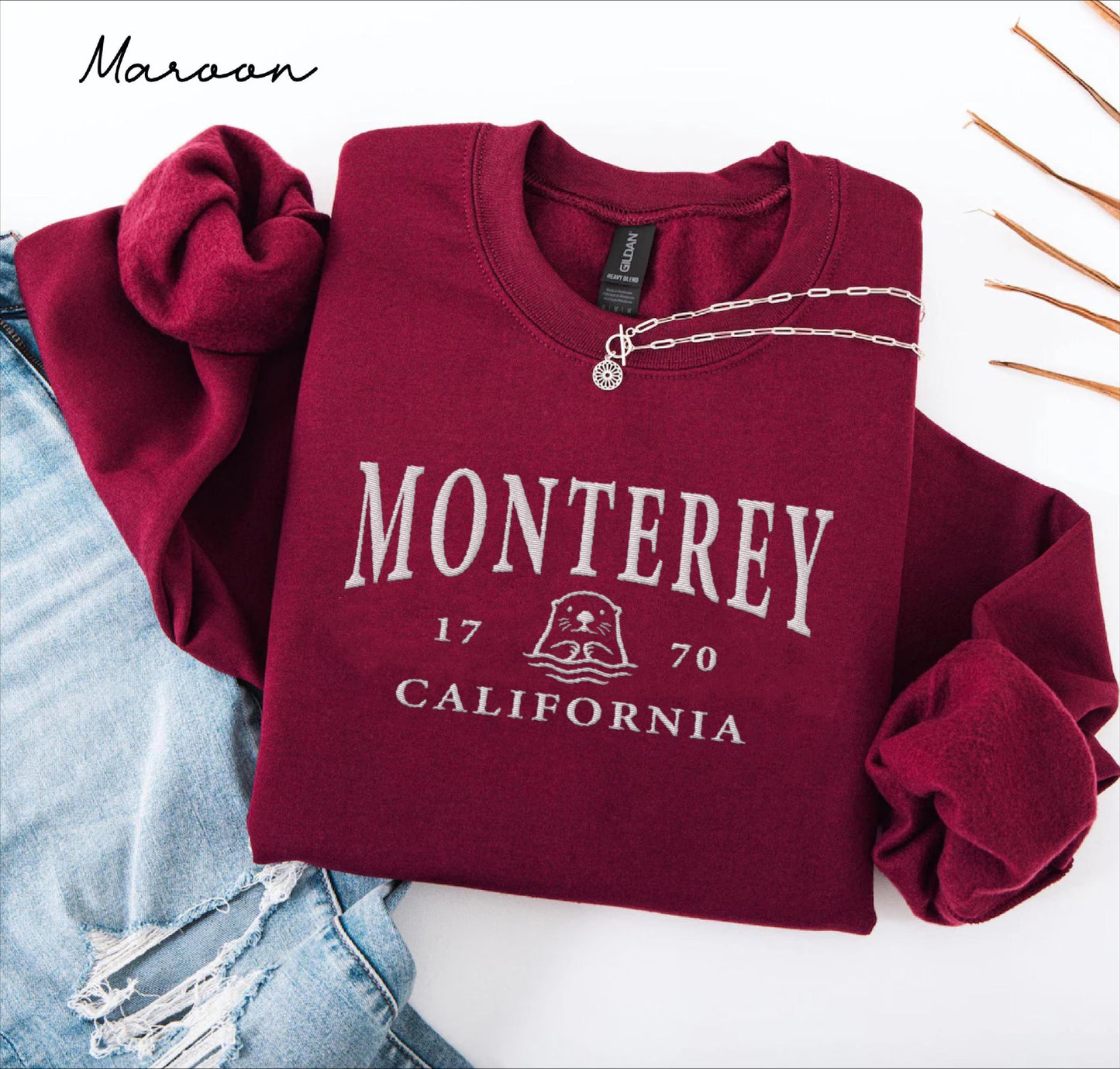 Monterey otter embroidered sweatshirt crewneck